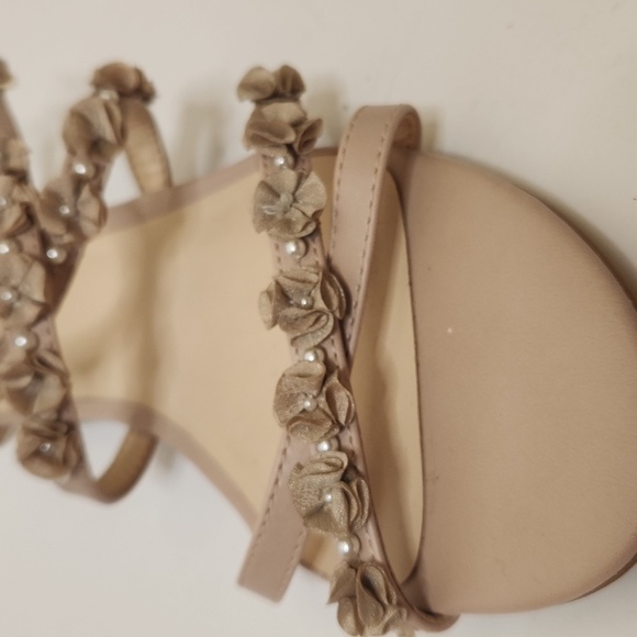 Nine West Women's Floral Rosebuds and Pearls Taupe Slingback Sandal Size 9 - Picture 5 of 9